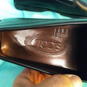 TOD'S square toe driving loafers